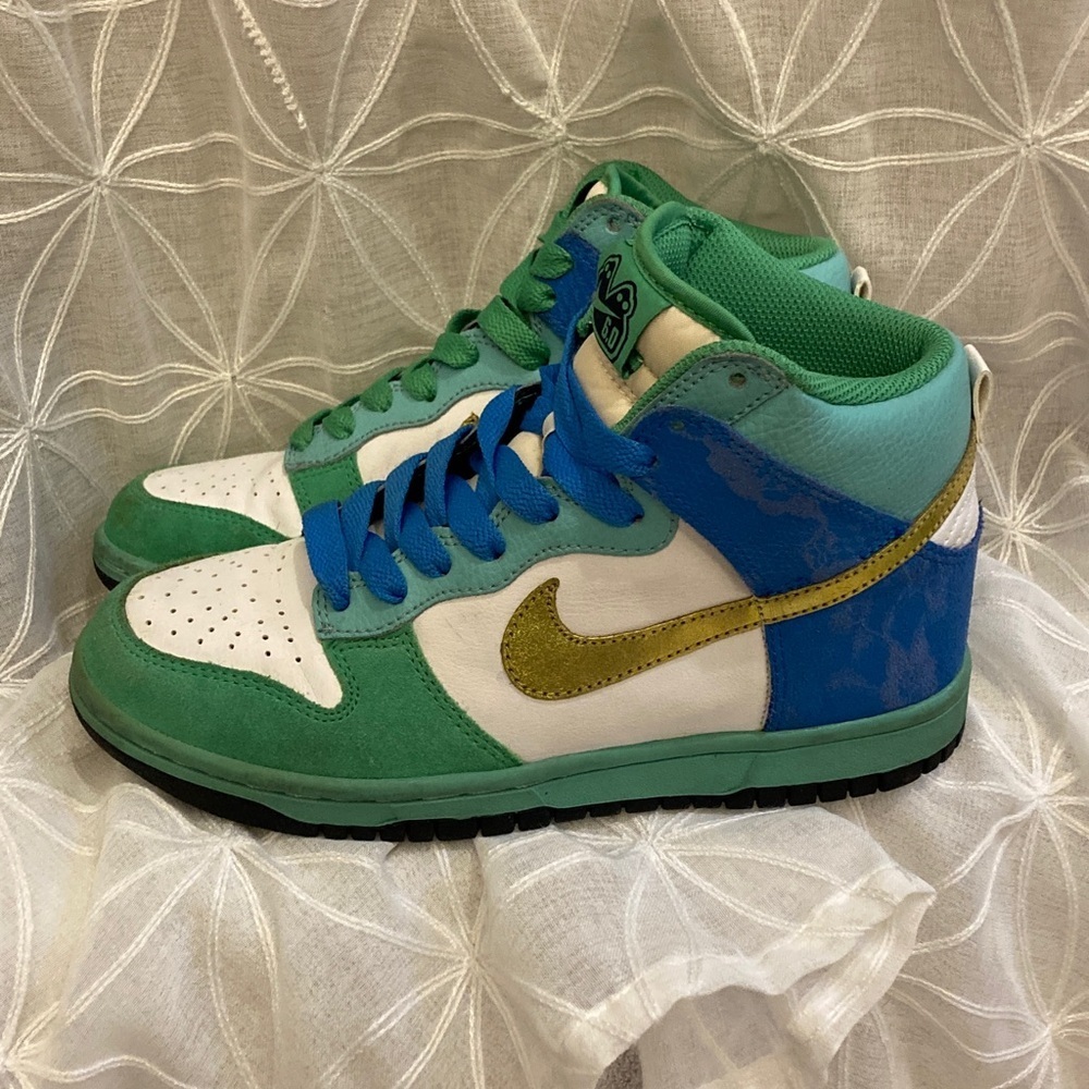 Nike Shoes - Picture 4 of 12